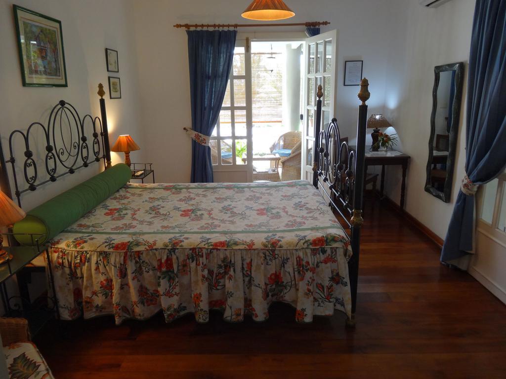 Bed And Breakfast Maison Papaye La Gaulette Rum bild